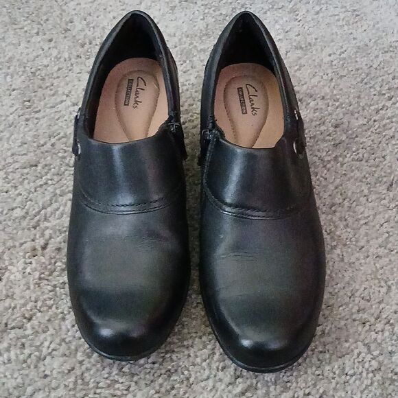 Clarks Collection Genette Danby 26102622 Black Zipper Block Heel Booties  Size 9 - Picture 2 of 8